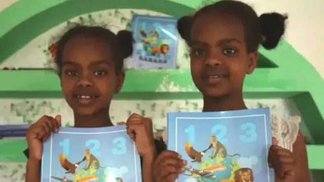 Ijoollee kitaaba qabatanii dhaabatan lama