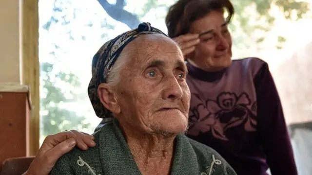 Yerevandakı qaçqın mərkəzində iki qadın