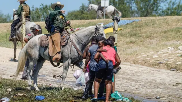 Agente da fronteira a cavalo