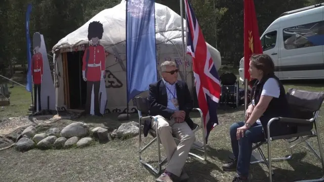 Би-Би-Си редактору Гүлнара Касмамбетова Улуу Британиянын Кыргызстандагы элчиси Робин Орд Смитт