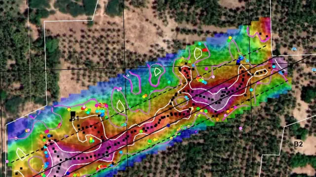 மேக்னடோமீட்டர் மூலம் ஆய்வுசெய்ததில் நிலத்தடியில் உள்ள சுவர் கண்டறியப்பட்டது.