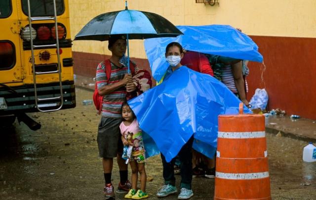 Se disuelve la caravana de migrantes centroamericanos que iba