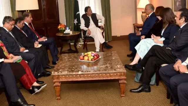 افغانستان کې د سولې لپاره د امریکا ځانګړي استازي زلمي خلیلزاد بیا خپله د دې لیدنې په اړه کومه تبصره نه ده کړې