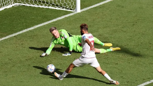 علی قلی‌زاده دروازه ولز را باز کرد اما داور پس از بازبینی ویدئویی آن را آفساید اعلام کرد