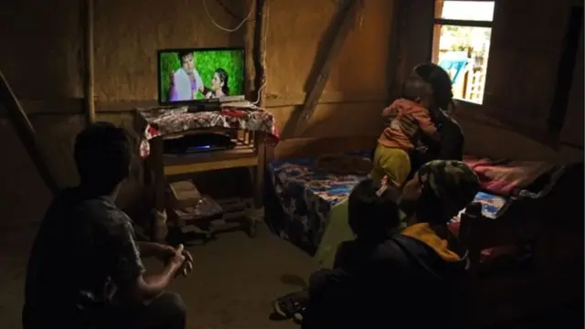 लीसांग में कई परिवारों ने टीवी ख़रीद लिए हैं
