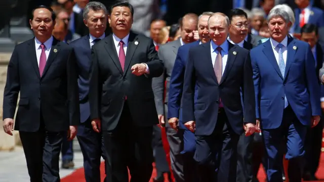 Chinese President Xi Jinping and other leaders arrive for a family photo during the Belt and Road Forum at meeting"s venue on Yanqi Lake just outside Beijing, China, May 15, 2017. REUTERS/Damir Sagolj