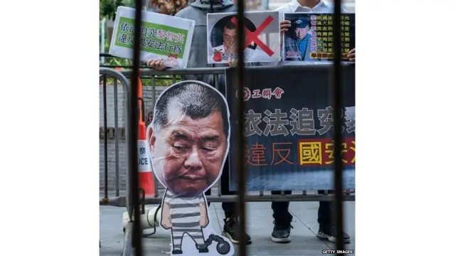 ચીનની મુખ્યભૂમિના લોકો તેમને દગાખોર માને છે