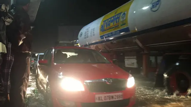 67 பேர் பலியான கேரள வெள்ளம்: அனைத்து மாவட்டங்களிலும் நிவாரண முகாம்