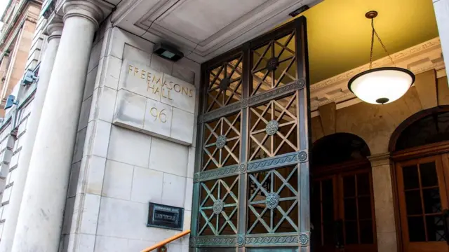 Великая ложа Шотландии, также известная как "Фримейснс-Холл", находится в самом сердце Нового города в Эдинбурге