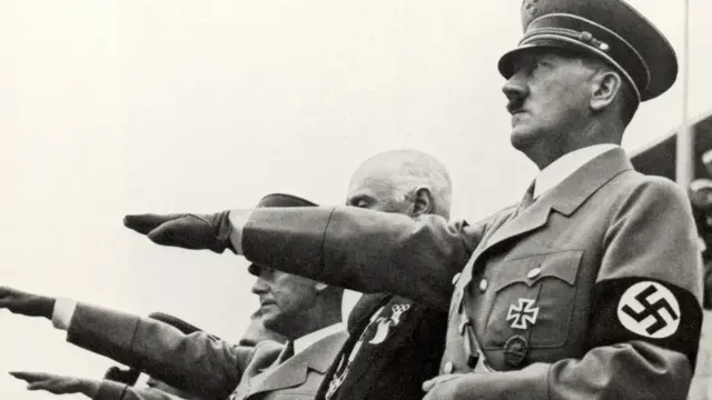 อดอล์ฟ ฮิตเลอร์ ผู้นำเผด็จการนาซี