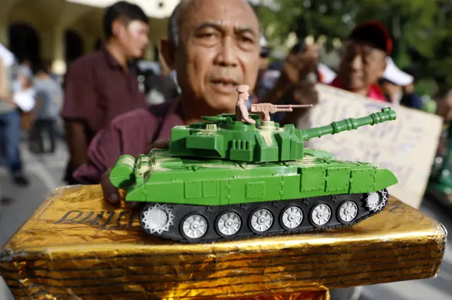 แบบจำลองรถถังบนพานรัฐธรรมนูญ