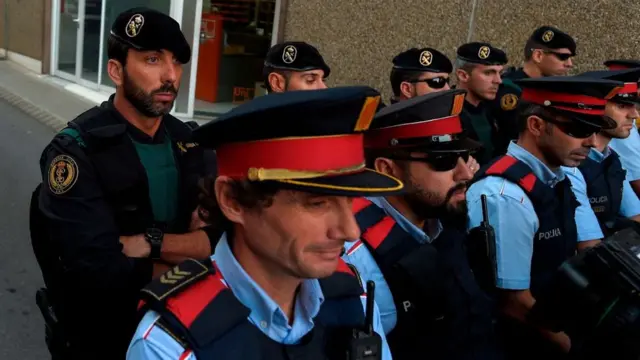 Guardias civiles y mossos