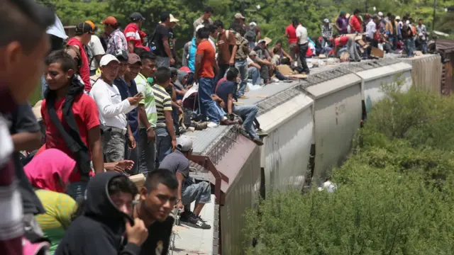 Migrantes sobre trempagbet comercialcargapagbet comercialChiapas