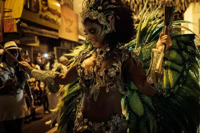 راقصة سامبا