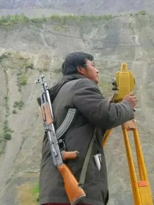 چین، پاکستان، ورکر، کلاشنکوف