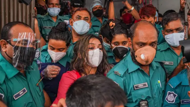 পুলিশ হেফাজতে জেকেজির সাবরিনা আরিফ।