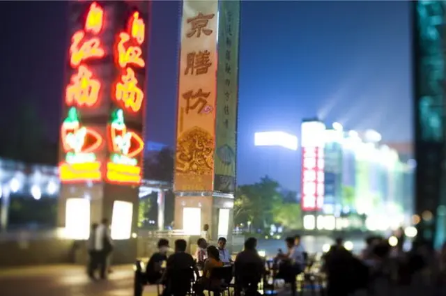 నకిలీ చంద్రుడి వెలుగులు వస్తే