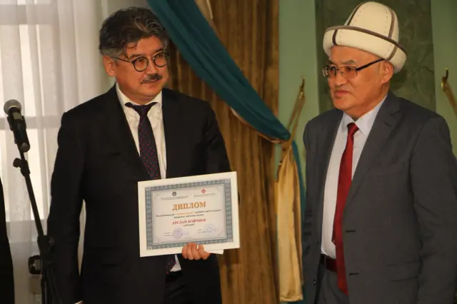 Президенттин кеңишчиси, жазуучу, тарыхчы Арслан Койчиев да "Алтын калем" сыйлыгын алды 