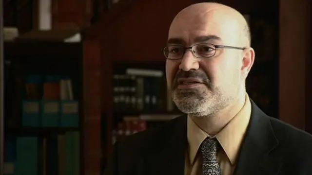 هیراد دینوری، کتابدار مرجع کتابخانه کنگره، می گوید حدود یک سوم از کتاب ها از ایران، یک سوم از شبه قاره هند و یک سوم دیگر از آسیای میانه، افغانستان و سرزمین های عثمانیست