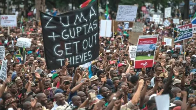 गुप्ता परिवार के खिलाफ प्रदर्शन