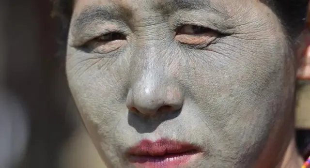 Pam Hung mendapatkan tato setelah orang tuanya meninggal