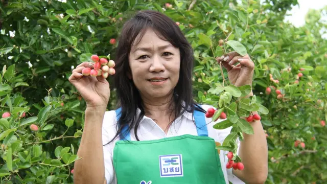 นางสาวปิยนุช พุทธปราณี เกษตรกรผู้ปลูกมะม่วงหาวมะนาวโห่