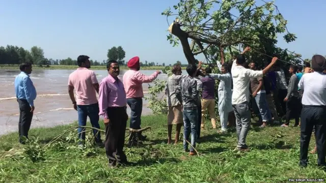 ਪਾਣੀ ਨਾਲ ਭਰਿਆ ਦਰਿਆ