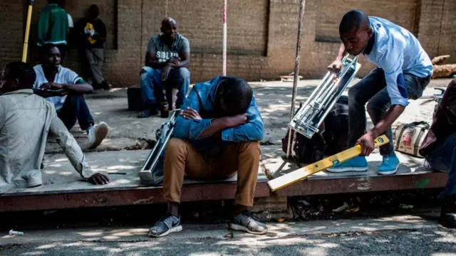 Awọn ọdọ̀ ẹgbẹ oselu joko dorikodo