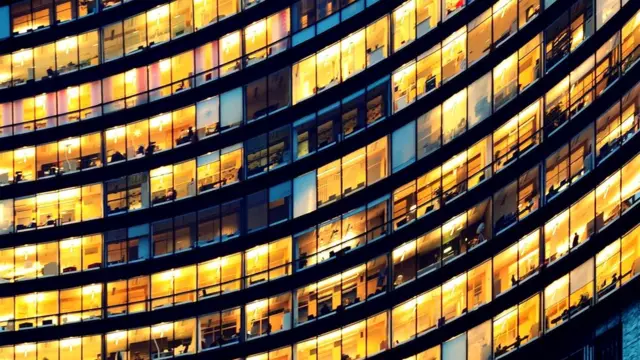 Из 100 сотрудников может быть всего трое или четверо тех, кто испытывает настолько серьезные сложности в работе, что им требуется вмешательство или смена карьеры