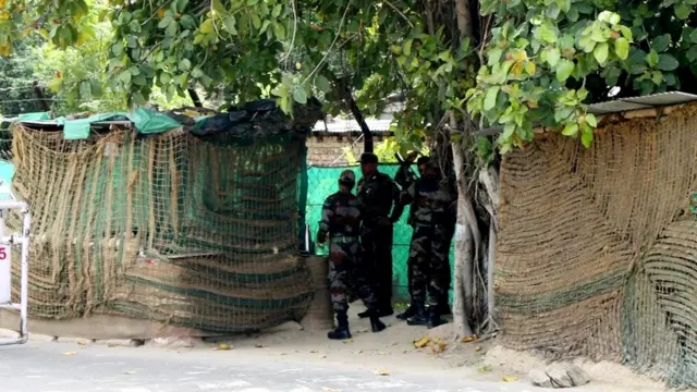 পুরো এলাকা কর্ডন করে তল্লাসি চালাচ্ছে সেনা ও পাঞ্জাব পুলিশ