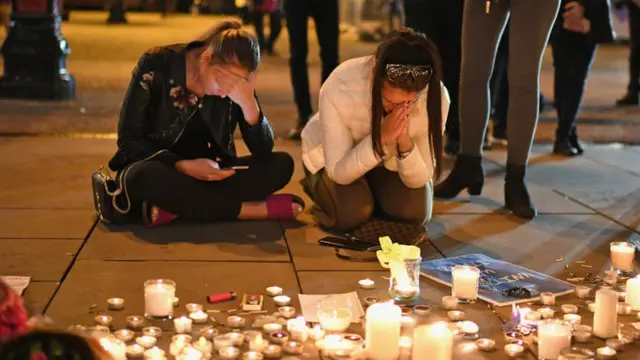 Homenaje a las víctimas en Manchester