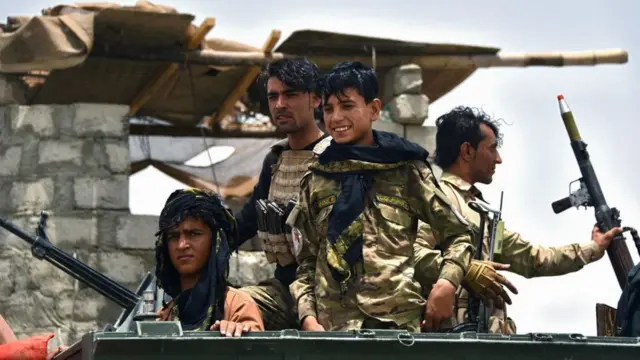 কান্দাহারে তালেবানের বিরুদ্ধে মোতায়েন পুলিশকর্মীরা। ৪ জুলাই, ২০২১