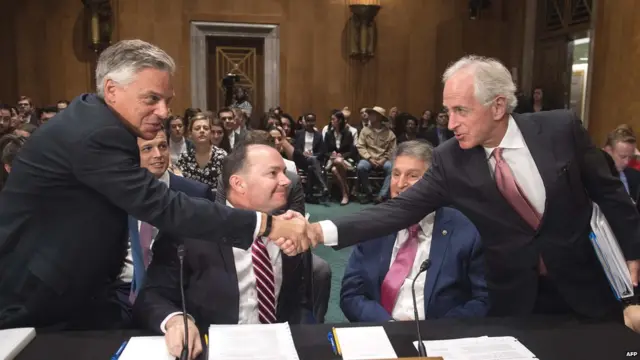 BOB CORKER shaking hand