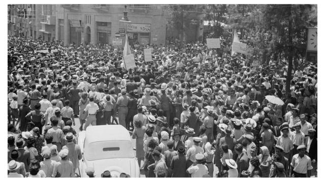 18 مايو أيار عام 1939: يهود يتظاهرون رفضا لـ "الورقة البيضاء" التي تحدد هجرة اليهود إلى فلسطين