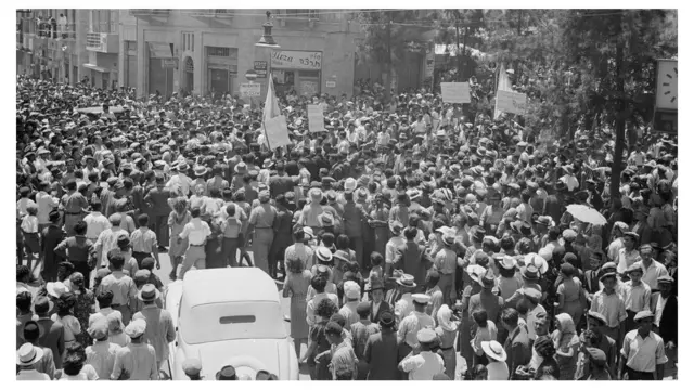 18 مايو أيار عام 1939: يهود يتظاهرون رفضا لـ "الورقة البيضاء" التي تحدد هجرة اليهود إلى فلسطين