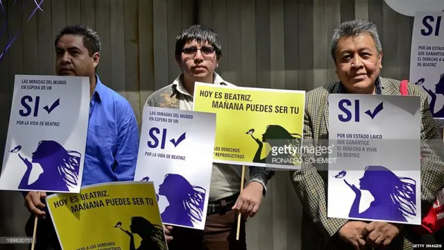 Manifestación contra la decisión de El Salvador de no permitir a Beatriz abortar.