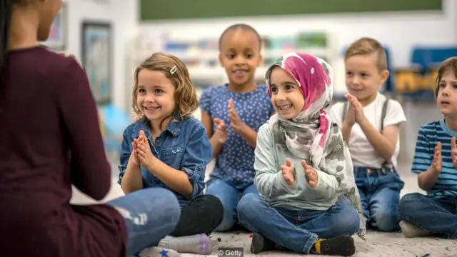 Niños en la escuela.