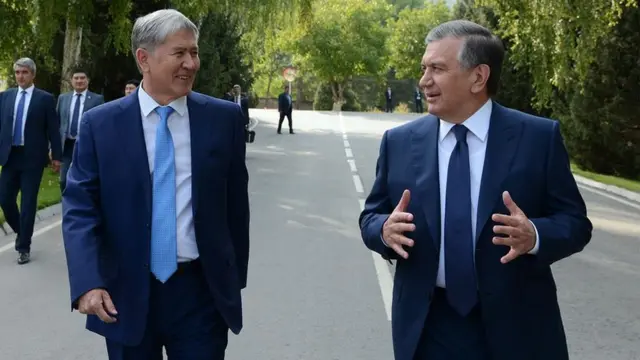 Мурда коңшуларына сыртын салып, чек ара маселелеринде катаал позицияны карманып келген Өзбекстандын саясаты Шавкат Мирзиёевдин бийликке келиши менен жумшаргансыды.