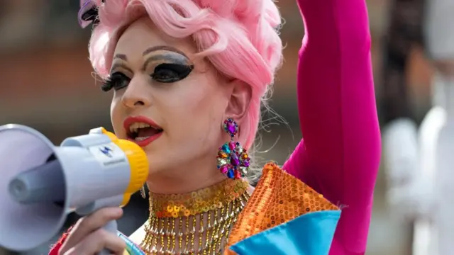 Даже интроверты иногда могут вести себя как экстраверты