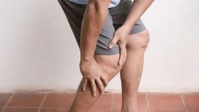 পা থেকে লক্ষণ দেখা দেয়া শুরু হয়।