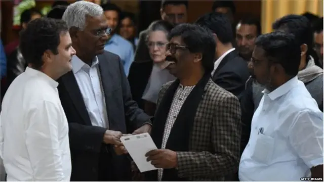 ਰਾਹੁਲ ਗਾਂਧੀ ਝਾਰਖੰਡ ਦੀ ਖੇਤਰੀ ਪਾਰਟੀ ਦੇ ਆਗੂ ਹੇਮੰਤ ਸੋਰੇਨ ਨਾਲ