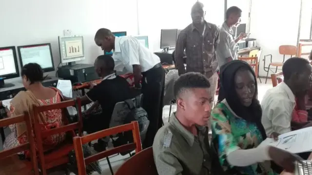 Baadhi ya Wanafunzi wakiendelea na masomo