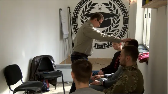 Андрій Полтавцев вчить бійців долати стрес і агресію за допомогою техніки "навіювання"