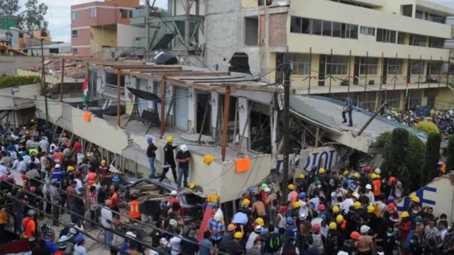 Imagen del rescate en la escuela Enrique Rébsamen, al sur de la Ciudad de México.
