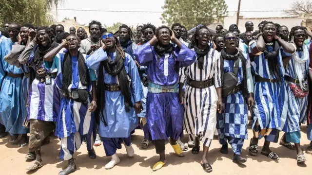 Les Baye Fall sont une secte musulmane sénégalaise et une branche de la confrérie Mouride, la plus grande confrérie musulmane du Sénégal.