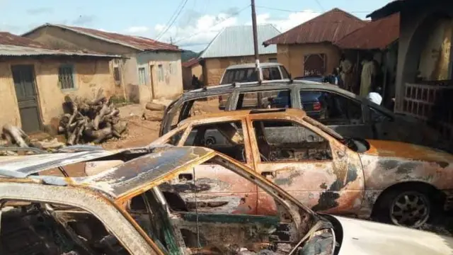 Ụgbọala gbara ọkụ na mwakpo Plateau Steeti