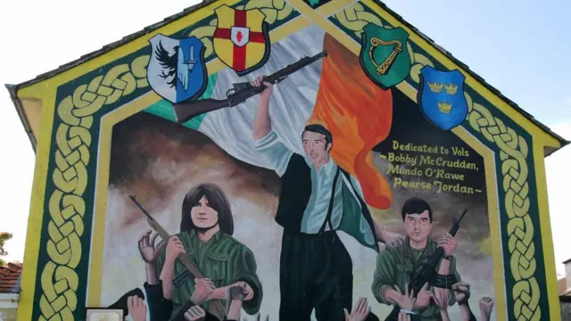 Mural nacionalista na Irlanda do Norte