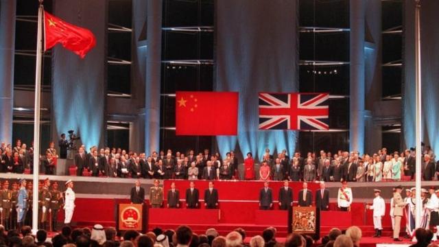 La ceremonia de traspaso de poder en 1997.