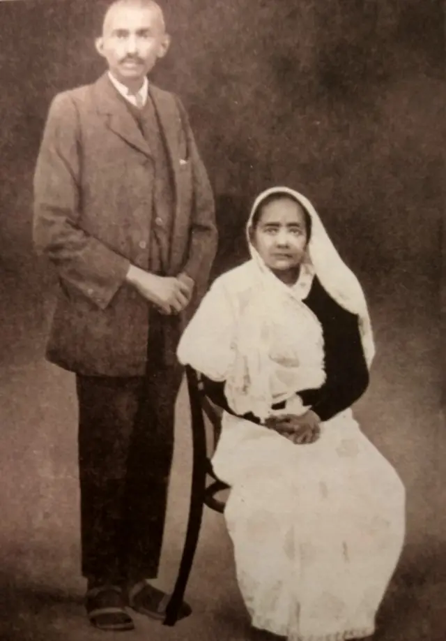 దక్షిణాఫ్రికాలో మహాత్మాగాంధీతో కస్తూర్బా