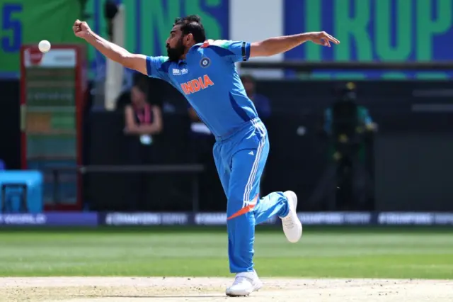 சாம்பியன்ஸ் டிராபி: வின்டேஜ் கோலி, ஷமி அற்புதம்! இந்திய அணி வெற்றியுடன் 5-வது முறையாக பைனலுக்குத் தகுதி